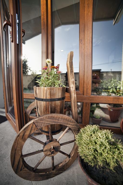 Ethno Boutique Hotel Osh Exterior photo
